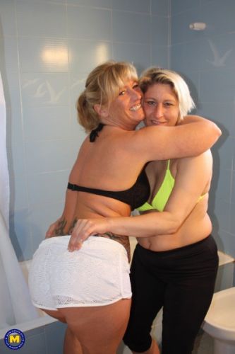 Debbie D. (39), Teresa Lynn (42) - These German housewives have a big fun massage session with eachother, and then a man enters (2019/SD)
